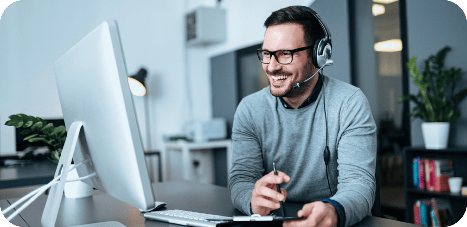 Support specialist assisting a fleet customer